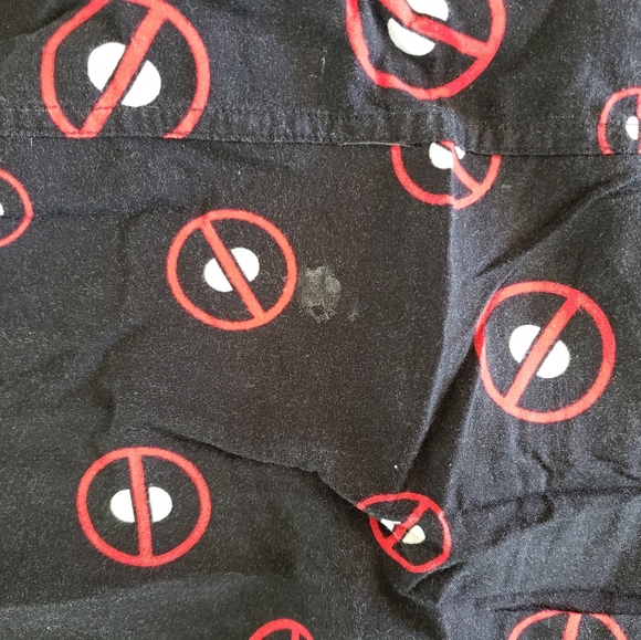 Black Marvel Deadpool Icon Button Down - Picture 3 of 4